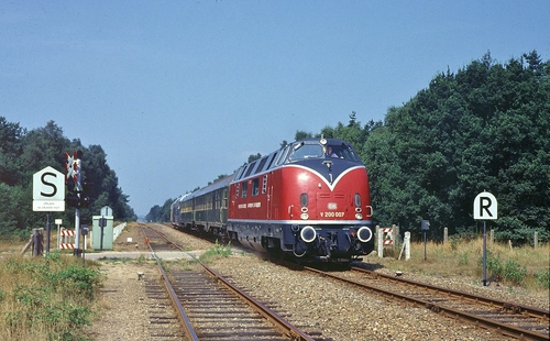 V 200 007 mit den LBE Doppelstockwagen der Lübecker Eisenbahnfreunde